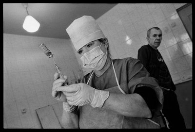 A nurse prepares a daily injection for TB patients at Tomsk Regional Clinical Tuberculosis Hospital, Building #3. James Nachtwey/VII